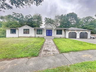 16 Thomas Rd, Lynnfield, MA 01940