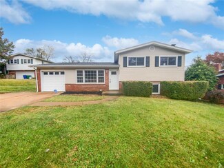 1309 Wyncrest Dr, Ballwin, MO 63011