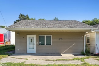 9 1st St, Collins, IA 50055