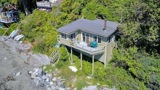 421 W Bluff Rd, Point Roberts, WA 98281