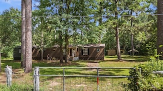 21039 Woodland Ln, Chandler, TX 75758