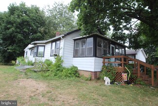 1030 Chestnut St, Marcus Hook, PA 19061