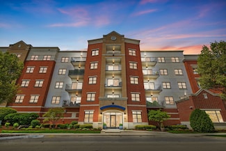 14 S Prospect St Unit 504, Roselle, IL 60172