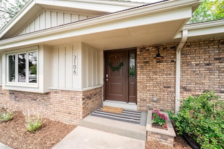 3106 Woodridge Ln, Waukesha, WI 53188