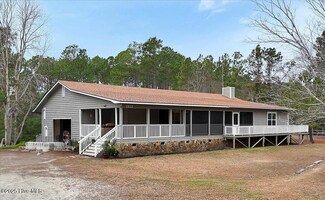 1923 Robin Rd, Southport, NC 28461