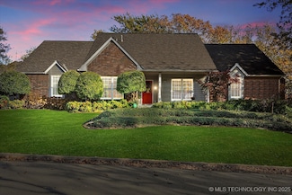 8825 S Lakewood Ct, Tulsa, OK 74137