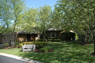 86 Briarwood Cir, Oak Brook, IL 60523