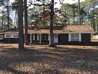 1344 E First St, Forest, MS 39074