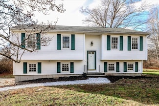 27 Meadowland Dr, Gaylordsville, CT 06755