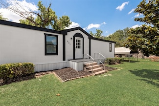 807 1st St, Bridgeport, TX 76426
