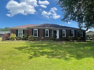 554 Hazelwood Dr, Florence, AL 35633