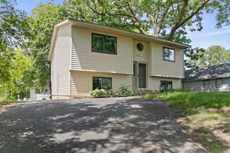 656 Goodwin Ave N, Saint Paul, MN 55128