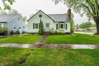502 13th St N, Moorhead, MN 56560