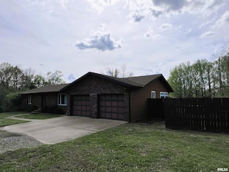 21 Cedar Crest Ln, Makanda, IL 62958