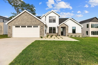208 Ulupau Cir, Bastrop, TX 78602