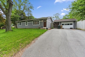 5 Daffodil Ln, Madison, WI 53714