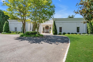 6 Hamptworth Dr, Great Neck, NY 11024