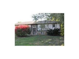 911 Broad St, Waverly, MO 64096