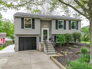 5511 Young Rd, Stow, OH 44224