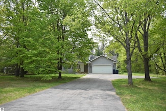7682 Hampton Cir, Grawn, MI 49637