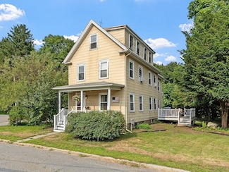 2 Whittier Ct, Andover, MA 01810