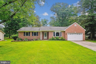 6122 Oak Hill Dr, Sykesville, MD 21784