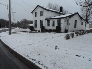 54 North St, Le Roy, NY 14482