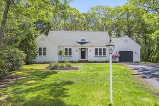 14 Myrica Ln, Hyannis, MA 02601