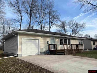 851 851 Se 4th Ave, Wells, MN 56097