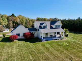 2 Maynard Ct, Grand Isle, VT 05458
