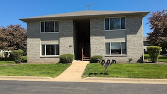 490 Westwood Ct Unit B, Crystal Lake, IL 60014