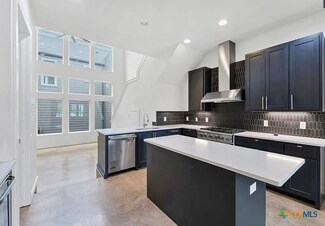 1143 N Academy Ave, New Braunfels, TX 78130