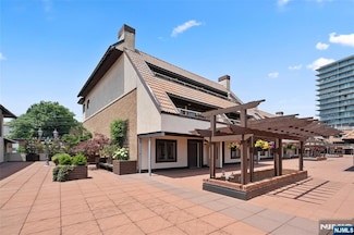 300 Gorge Rd Unit 1, Cliffside Park, NJ 07010