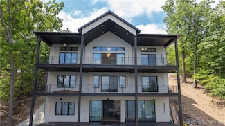 957 Grand View Dr, Sunrise Beach, MO 65079