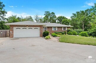 405 Cherry Cir, Manhattan, KS 66503