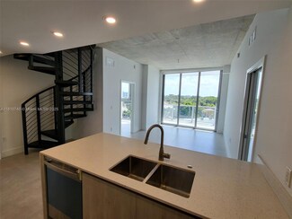 13800 Highland Dr Unit PH2, North Miami Beach, FL 33181