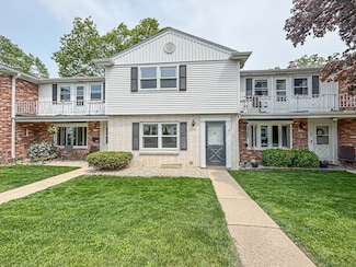 4956 W Colonial Ct Unit 28, Milwaukee, WI 53220