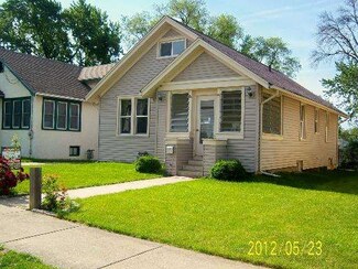 941 4th Ave, Aurora, IL 60505