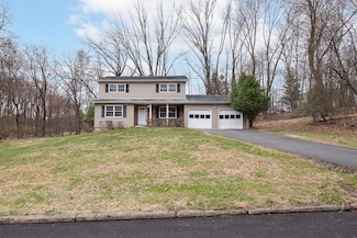 36 Montclair Ave, Airmont, NY 10952
