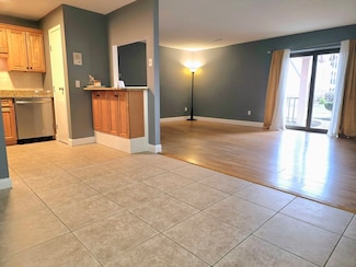 685 Oak St Unit 112, Brockton, MA 02301