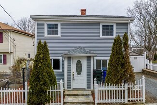 452 Tecumseh St, Fall River, MA 02721
