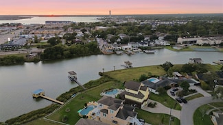 2009 Oceanview Dr, Seabrook, TX 77586
