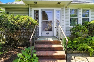 58 Gardner St, West Roxbury, MA 02132
