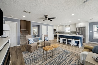 1815 Tiki Dr, Galveston, TX 77554