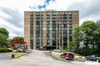 1800 7th St Unit 6D, East Moline, IL 61244