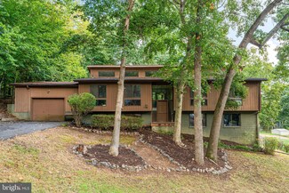 5275 Navaho Dr, Alexandria, VA 22312