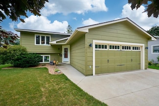 6401 45th Place N, Minneapolis, MN 55428
