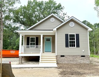 26 Tupelo St, Deltaville, VA 23043