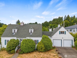 407 N 6th St, Shelton, WA 98584