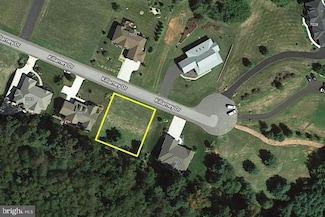 7049 Killarney Dr, Fayetteville, PA 17222